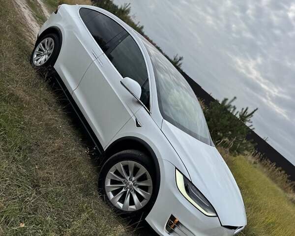 Білий Тесла Модель Х, об'ємом двигуна 0 л та пробігом 82 тис. км за 35000 $, фото 15 на Automoto.ua