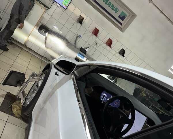 Білий Тесла Модель Х, об'ємом двигуна 0 л та пробігом 82 тис. км за 35000 $, фото 53 на Automoto.ua