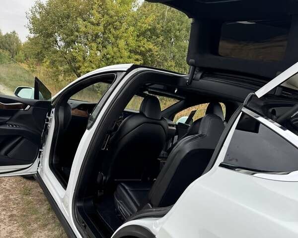 Білий Тесла Модель Х, об'ємом двигуна 0 л та пробігом 82 тис. км за 35000 $, фото 32 на Automoto.ua