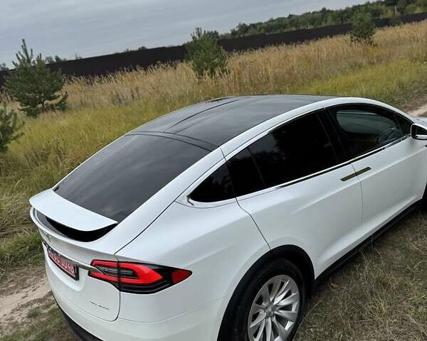 Білий Тесла Модель Х, об'ємом двигуна 0 л та пробігом 82 тис. км за 35000 $, фото 23 на Automoto.ua