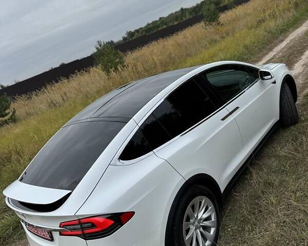 Білий Тесла Модель Х, об'ємом двигуна 0 л та пробігом 82 тис. км за 35000 $, фото 20 на Automoto.ua