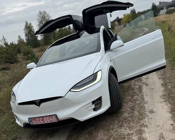 Білий Тесла Модель Х, об'ємом двигуна 0 л та пробігом 82 тис. км за 35000 $, фото 1 на Automoto.ua