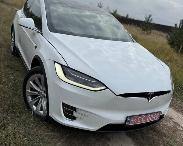 Білий Тесла Модель Х, об'ємом двигуна 0 л та пробігом 82 тис. км за 35000 $, фото 6 на Automoto.ua