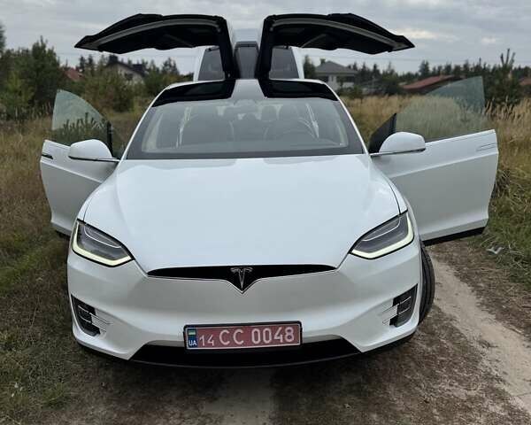 Білий Тесла Модель Х, об'ємом двигуна 0 л та пробігом 82 тис. км за 35000 $, фото 8 на Automoto.ua