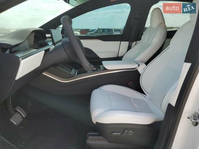 Белый Тесла Модель Х, объемом двигателя 0 л и пробегом 57 тыс. км за 18000 $, фото 6 на Automoto.ua