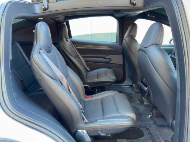Белый Тесла Модель Х, объемом двигателя 0 л и пробегом 27 тыс. км за 31800 $, фото 11 на Automoto.ua