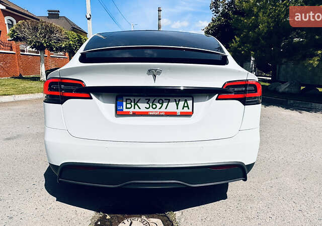 Белый Тесла Модель Х, объемом двигателя 0 л и пробегом 79 тыс. км за 45900 $, фото 6 на Automoto.ua