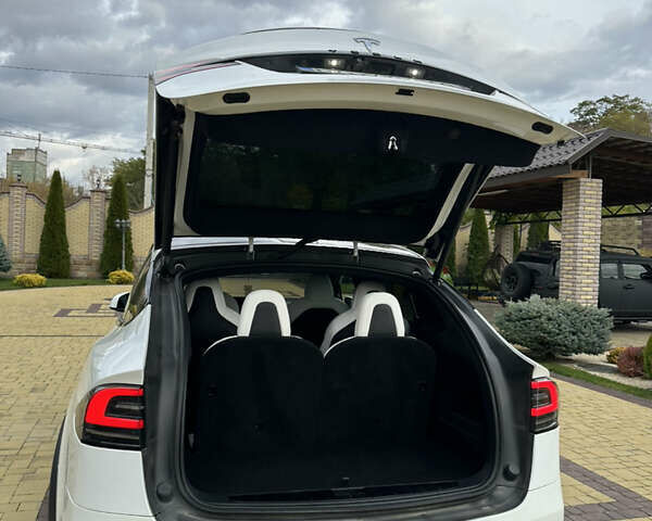 Белый Тесла Модель Х, объемом двигателя 0 л и пробегом 30 тыс. км за 63000 $, фото 23 на Automoto.ua