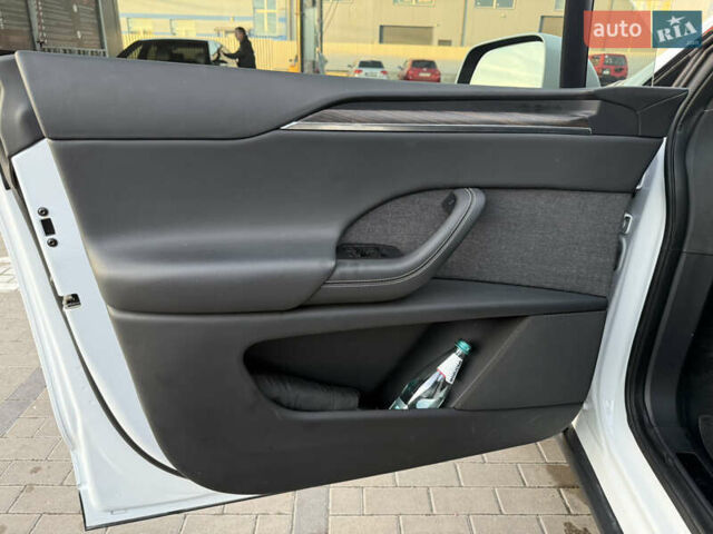 Белый Тесла Модель Х, объемом двигателя 0 л и пробегом 29 тыс. км за 42500 $, фото 19 на Automoto.ua