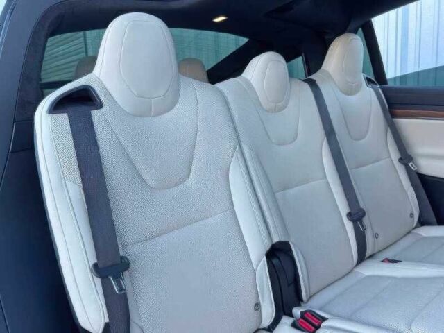 Белый Тесла Модель Х, объемом двигателя 0 л и пробегом 45 тыс. км за 21200 $, фото 14 на Automoto.ua