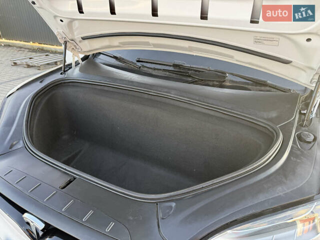 Білий Тесла Модель Х, об'ємом двигуна 0 л та пробігом 29 тис. км за 42500 $, фото 31 на Automoto.ua