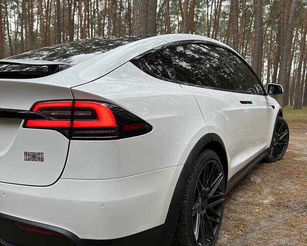 Білий Тесла Модель Х, об'ємом двигуна 0 л та пробігом 70 тис. км за 52500 $, фото 2 на Automoto.ua