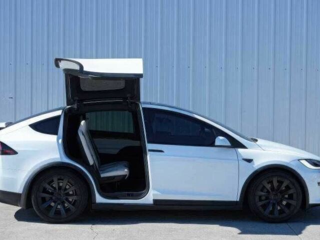 Белый Тесла Модель Х, объемом двигателя 0 л и пробегом 45 тыс. км за 21200 $, фото 9 на Automoto.ua