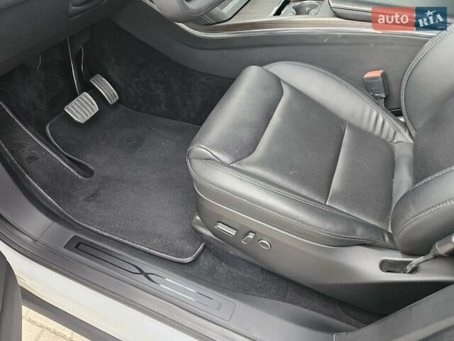 Білий Тесла Модель Х, об'ємом двигуна 0 л та пробігом 116 тис. км за 39900 $, фото 12 на Automoto.ua