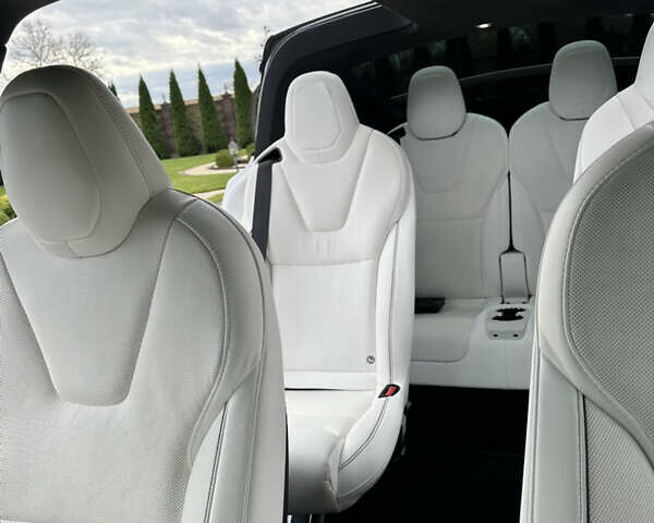 Белый Тесла Модель Х, объемом двигателя 0 л и пробегом 30 тыс. км за 63000 $, фото 5 на Automoto.ua