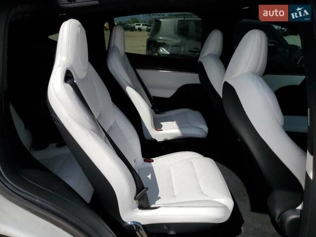 Белый Тесла Модель Х, объемом двигателя 0 л и пробегом 57 тыс. км за 18000 $, фото 9 на Automoto.ua