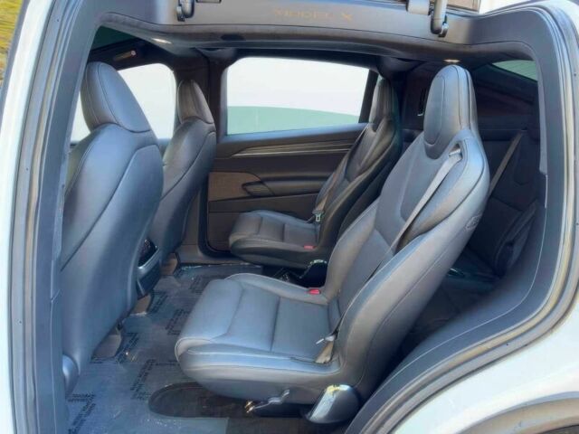 Белый Тесла Модель Х, объемом двигателя 0 л и пробегом 27 тыс. км за 31800 $, фото 7 на Automoto.ua