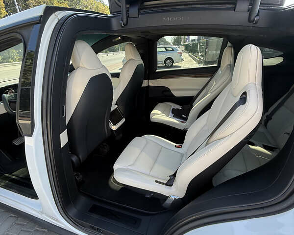Белый Тесла Модель Х, объемом двигателя 0 л и пробегом 110 тыс. км за 48500 $, фото 8 на Automoto.ua