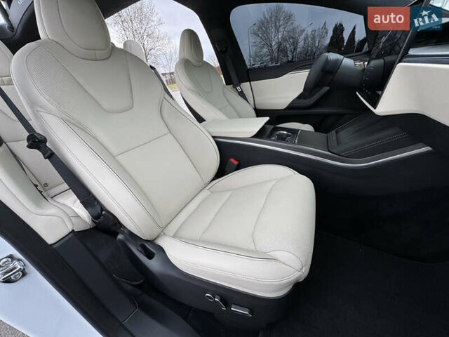 Белый Тесла Модель Х, объемом двигателя 0 л и пробегом 6 тыс. км за 54990 $, фото 35 на Automoto.ua