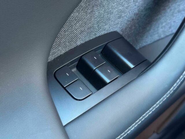 Белый Тесла Модель Х, объемом двигателя 0 л и пробегом 27 тыс. км за 31800 $, фото 15 на Automoto.ua