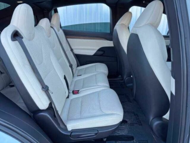 Белый Тесла Модель Х, объемом двигателя 0 л и пробегом 45 тыс. км за 21200 $, фото 16 на Automoto.ua