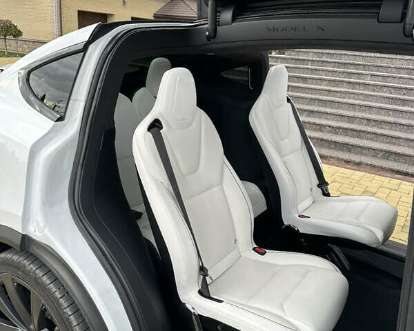 Белый Тесла Модель Х, объемом двигателя 0 л и пробегом 30 тыс. км за 63000 $, фото 21 на Automoto.ua