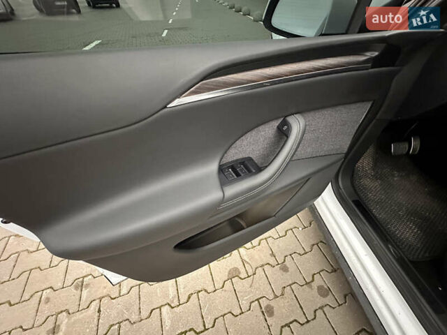 Белый Тесла Модель Х, объемом двигателя 0 л и пробегом 42 тыс. км за 42900 $, фото 29 на Automoto.ua