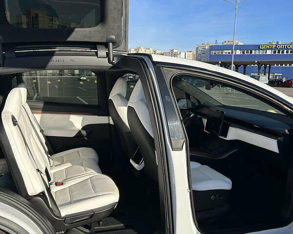 Білий Тесла Модель Х, об'ємом двигуна 0 л та пробігом 2 тис. км за 56000 $, фото 8 на Automoto.ua