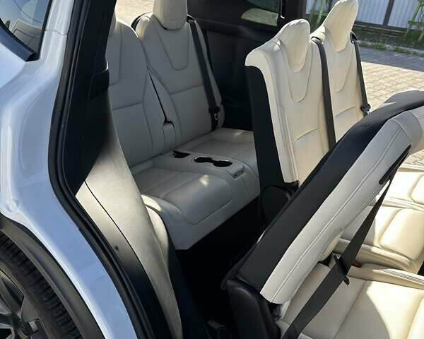 Белый Тесла Модель Х, объемом двигателя 0 л и пробегом 34 тыс. км за 52000 $, фото 32 на Automoto.ua
