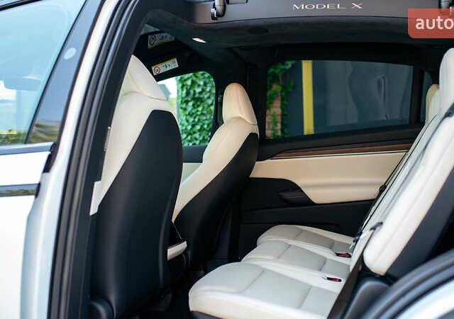 Білий Тесла Модель Х, об'ємом двигуна 0 л та пробігом 54 тис. км за 69000 $, фото 42 на Automoto.ua