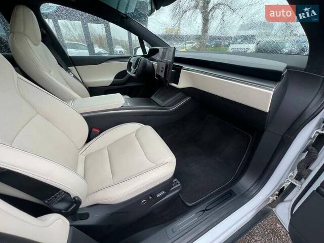 Белый Тесла Модель Х, объемом двигателя 0 л и пробегом 31 тыс. км за 68000 $, фото 32 на Automoto.ua