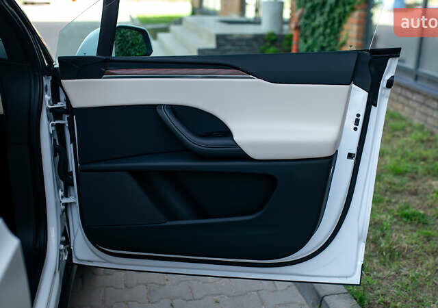 Білий Тесла Модель Х, об'ємом двигуна 0 л та пробігом 54 тис. км за 69000 $, фото 83 на Automoto.ua