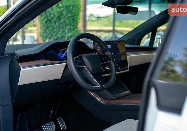 Білий Тесла Модель Х, об'ємом двигуна 0 л та пробігом 54 тис. км за 69000 $, фото 46 на Automoto.ua