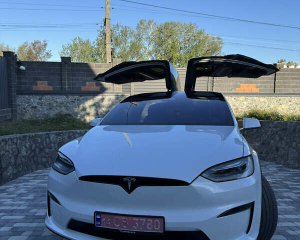 Белый Тесла Модель Х, объемом двигателя 0 л и пробегом 64 тыс. км за 57000 $, фото 13 на Automoto.ua