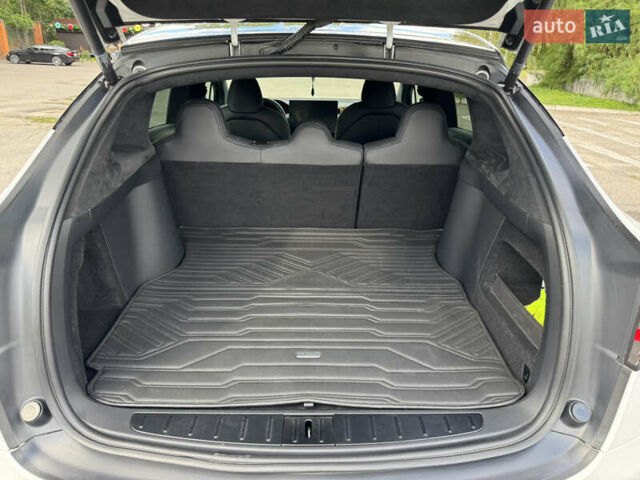 Белый Тесла Модель Х, объемом двигателя 0 л и пробегом 40 тыс. км за 67800 $, фото 5 на Automoto.ua