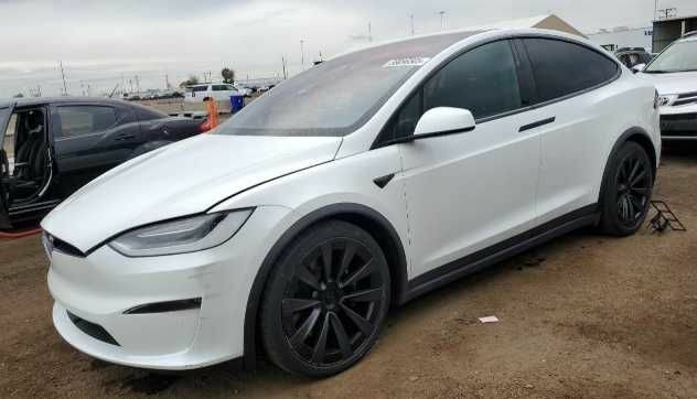 Белый Тесла Модель Х, объемом двигателя 0 л и пробегом 9 тыс. км за 31000 $, фото 1 на Automoto.ua