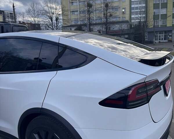 Белый Тесла Модель Х, объемом двигателя 0 л и пробегом 35 тыс. км за 52500 $, фото 9 на Automoto.ua
