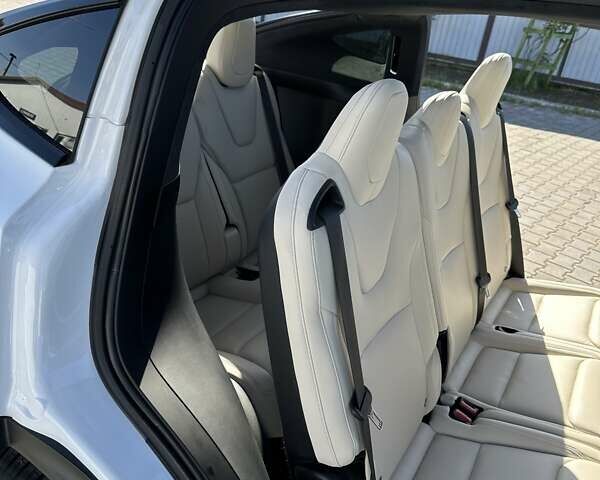 Белый Тесла Модель Х, объемом двигателя 0 л и пробегом 34 тыс. км за 52000 $, фото 29 на Automoto.ua
