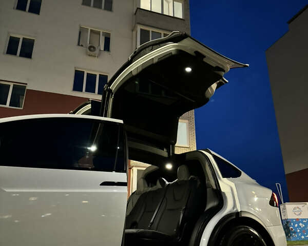 Білий Тесла Модель Х, об'ємом двигуна 0 л та пробігом 87 тис. км за 55000 $, фото 42 на Automoto.ua