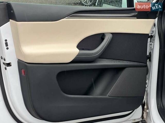 Белый Тесла Модель Х, объемом двигателя 0 л и пробегом 31 тыс. км за 68000 $, фото 20 на Automoto.ua