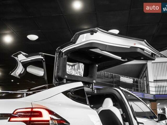 Білий Тесла Модель Х, об'ємом двигуна 0 л та пробігом 25 тис. км за 55900 $, фото 10 на Automoto.ua