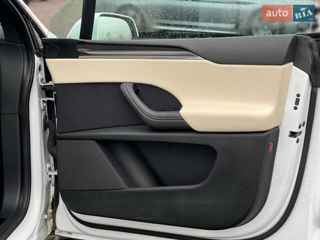 Белый Тесла Модель Х, объемом двигателя 0 л и пробегом 31 тыс. км за 68000 $, фото 28 на Automoto.ua