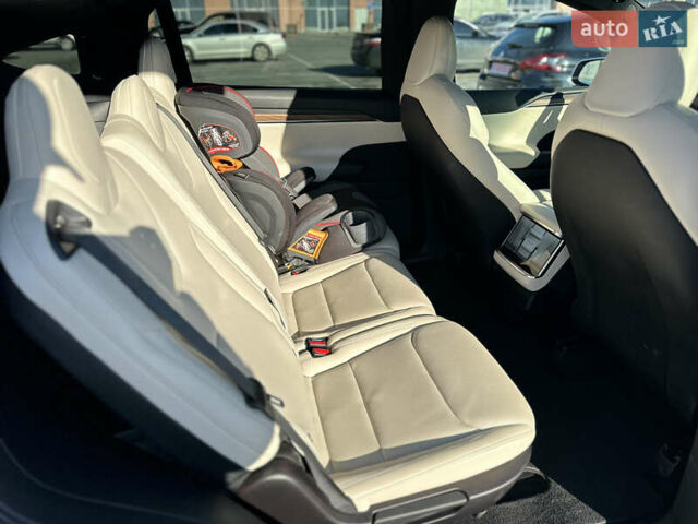 Білий Тесла Модель Х, об'ємом двигуна 0 л та пробігом 33 тис. км за 58000 $, фото 24 на Automoto.ua