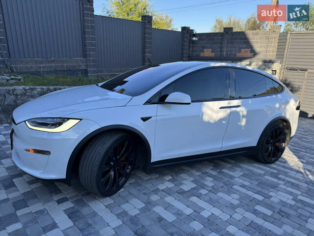 Белый Тесла Модель Х, объемом двигателя 0 л и пробегом 64 тыс. км за 57000 $, фото 3 на Automoto.ua