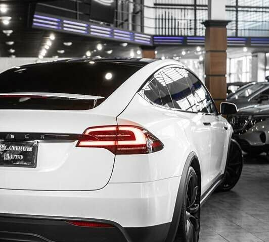 Білий Тесла Модель Х, об'ємом двигуна 0 л та пробігом 25 тис. км за 55900 $, фото 8 на Automoto.ua