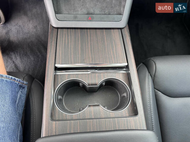 Белый Тесла Модель Х, объемом двигателя 0 л и пробегом 40 тыс. км за 67800 $, фото 11 на Automoto.ua