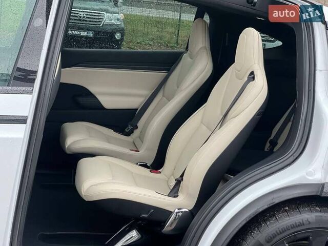 Белый Тесла Модель Х, объемом двигателя 0 л и пробегом 31 тыс. км за 68000 $, фото 21 на Automoto.ua