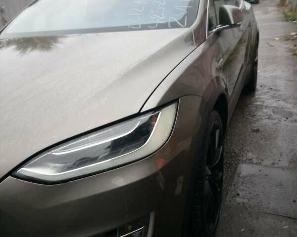 Тесла Модель Х 2016 в Киеве на Automoto.ua Бежевый Тесла Модель Х, объемом двигателя 0 л и пробегом 173 тыс. км за 23000 $, фото 9 на Automoto.ua