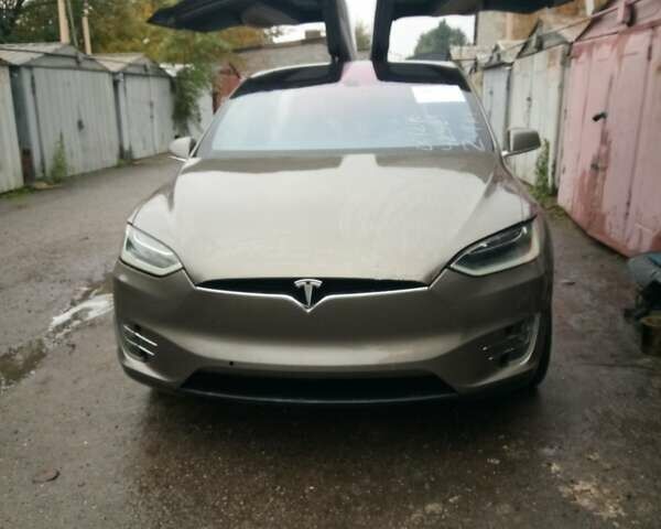 Тесла Модель Х 2016 в Киеве на Automoto.ua Бежевый Тесла Модель Х, объемом двигателя 0 л и пробегом 173 тыс. км за 23000 $, фото 6 на Automoto.ua