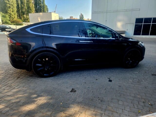 Черный Тесла Модель Х, объемом двигателя 0 л и пробегом 90 тыс. км за 24900 $, фото 4 на Automoto.ua